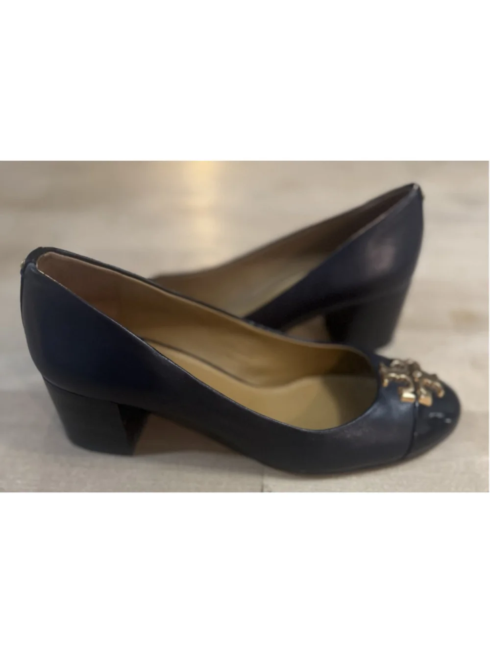 Tory Burch Designer Everly Cap Toe Leather Black Gold Logo Block Heel Pump 6 NEW